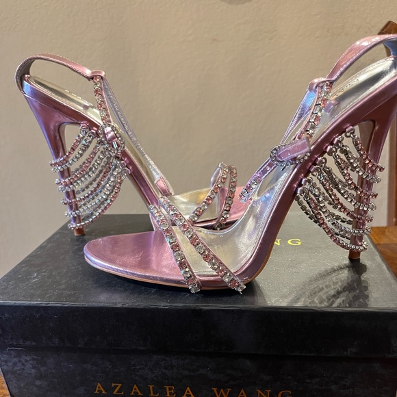 Size 7 Sandal. - Picture 3 of 3